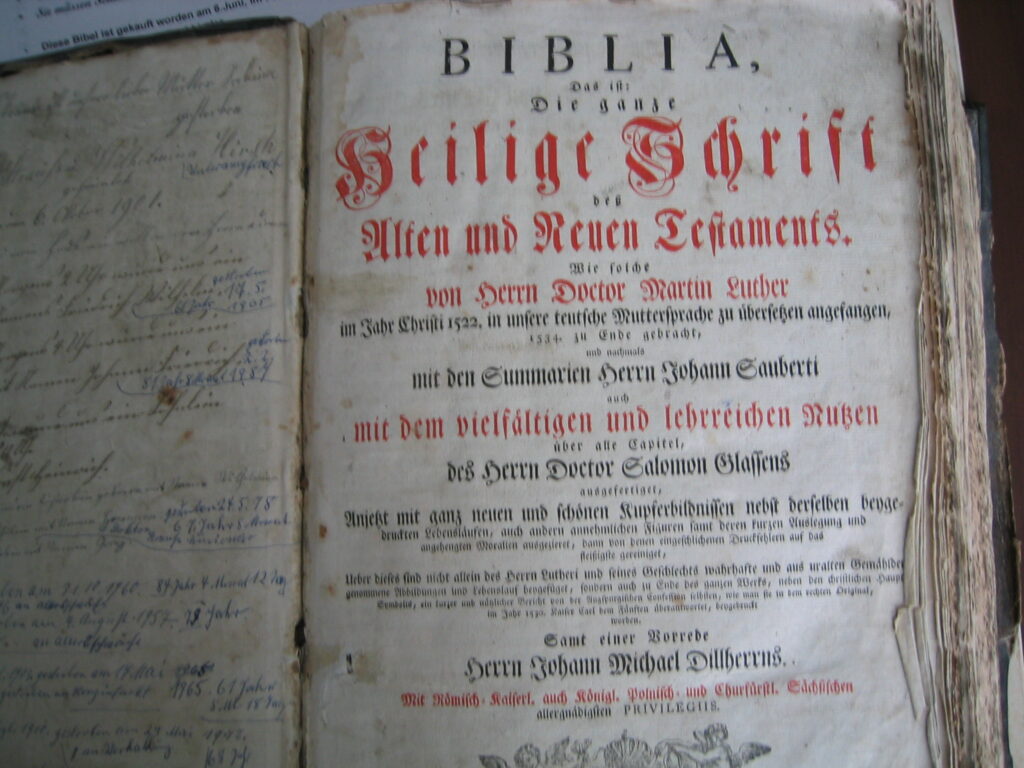 Alte Bibel aus dem 17. Jahrhundert, Titelseite mit dem Titel "Biblia, Das ist: Die ganze Heilige Schrift.